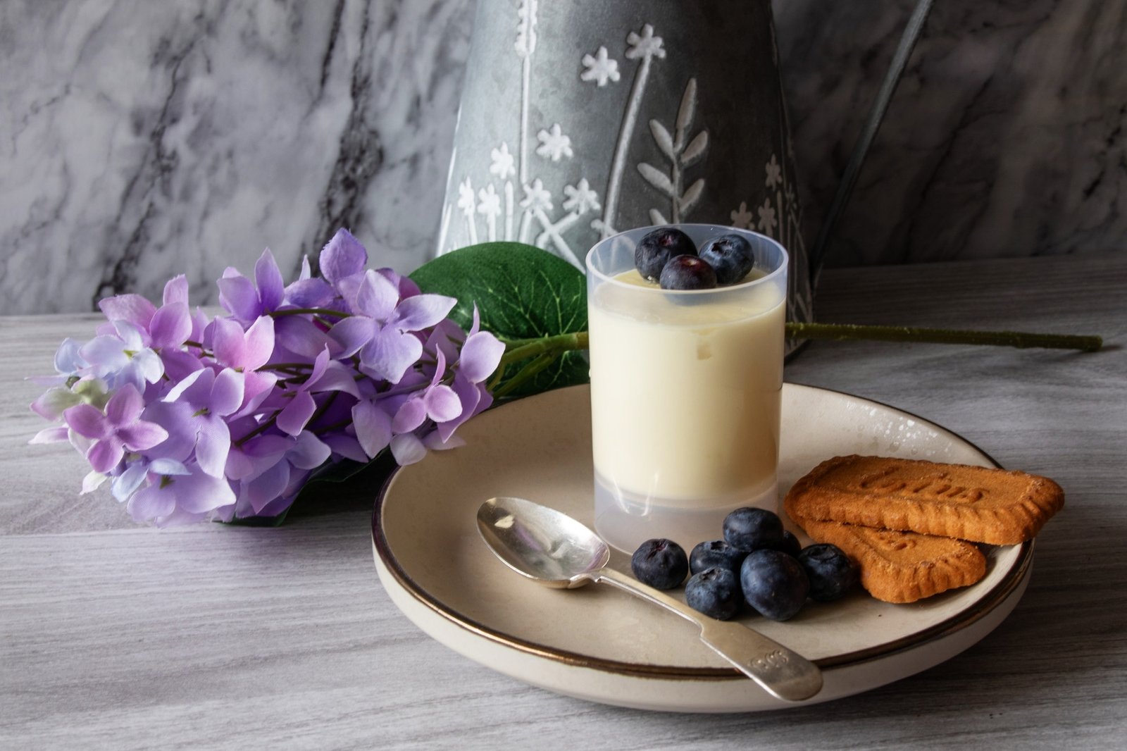 Chilled pudding pot served Chilled pudding pot served